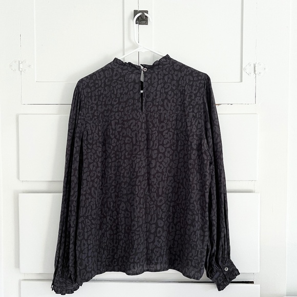 Rails Ariana Top | Charcoal Batik Cheetah | Ruffle High Neck Blouse Size Large - Picture 8 of 8
